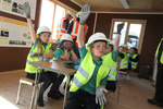 UK: 200 school pupils see construction of Vattenfall wind project with their own eyes