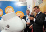 Dänischer Außenminister überzeugt sich auf HUSUM Wind von iSpin Technologie