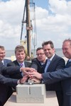 Deutsches Offshore-Industrie-Zentrum wächst zügig - Start der Bauarbeiten am neuen Liegeplatz in Cuxhaven