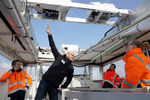 Arbeitsbühne zur Reparatur von Rotorblättern an Offshore-Anlage demonstriert