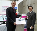 Windenergie News: NRW-Umweltminister Johannes Remmel besucht ROEMHELD auf der WindExpo in Tokio