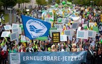 Tausende demonstrieren in Berlin gegen das Ausbremsen Erneuerbarer Energien