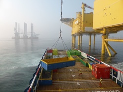 Rhenus Offshore Logistics now organises the supply and disposal services for platforms at the offshore wind parks and the installation vessels operating there at fixed prices. Copyright: COG Offshore A/S.