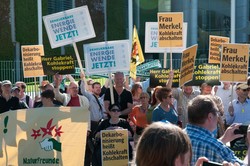 Menschenkette vor dem Bundeskanzleramt-Aktion Braunkohlestopp