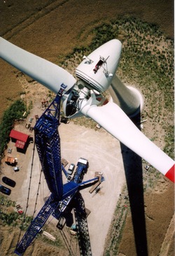 Montage eines Rotors im Windpark Feldheim (Energiequelle GmbH)