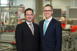Christian Köstler (links), seit Januar 2016 COO beim Blitz- und Überspannungsschutzspezialisten DEHN und Dr. Philipp Dehn (rechts) CEO und Managing Partner von DEHN