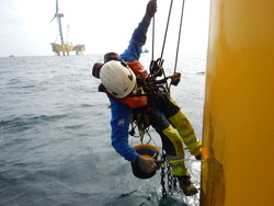 Reparaturmaßnahmen an Offshore-Windkraftanlagen. ©Muehlhan AG, Hamburg