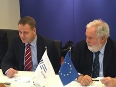 Mr Jan Vapaavuori, EIB Vice-President responsible for operations in Sweden and Miguel Arias Cañete, European Commissioner for Energy and Climate Action