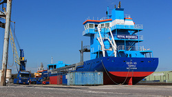 Das erste Schiff des neuen Unternehmens Bodewes Papenburg liegt bereits im Deverhafen und wird ausgerüstet. In den kommenden drei Jahren sollen noch neun weitere Schiffe folgen. (Quelle: Stadt Papenburg)