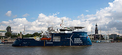 Das Bild zeigt das neue Wind-Serviceschiff "Windea la cour" von Siemens im Hamburger Hafen.