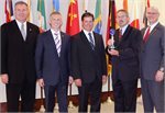 Für Speziallager und -dichtungen: SKF erhält Supplier Recognition Award von AAM 