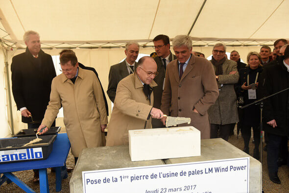 French Prime Minister, Bernard Cazeneuve, helped lay the first stone at LM Wind Power's new blade factory in Cherbourg, Normandy, France. (Photo: Eric.BIERNACKI, Region Normandie)