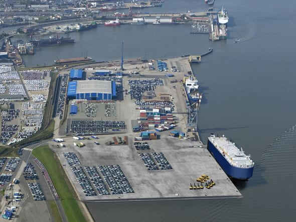 Die Vermarktung neuer Angebote der niedersächsischen Seehäfen, wie z.B. dem momentan noch im Bau befindlichen Liegeplatz 4 in Cuxhaven, stehen im Vordergrund bei der transport logistic in München. (Bild: Cuxport)
