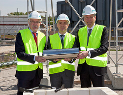 Groundbreaking ceremony in Nuremberg at May 10th: Günter Willbold, Siemens Real Estate, Mirco Düsel, CEO of the Siemens Transmission Solutions Business Unit, and Mayor Ulrich Maly (from left to right)