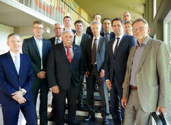 Wirtschaftsminister Olaf Lies mit Vertretern niedersächsischer Verbände und Unternehmen der Windenergie (Bild: Land Niedersachsen)
