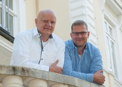  Seit 1997 mit Energiequelle erfolgreich: Die Geschäftsführer Joachim Uecker und Michael Raschemann (Bild: Energiequelle)