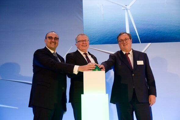 The partners pressed the green button to mark the opening: Mohamed Jameel Al Ramahi (CEO of Masdar)(left), Eldar Sætre (CEO of Statoil) and Steinar Bysveen (EVP Wind, District heating and Projects at Statkraft). (Photo: Ole Jørgen Bratland)