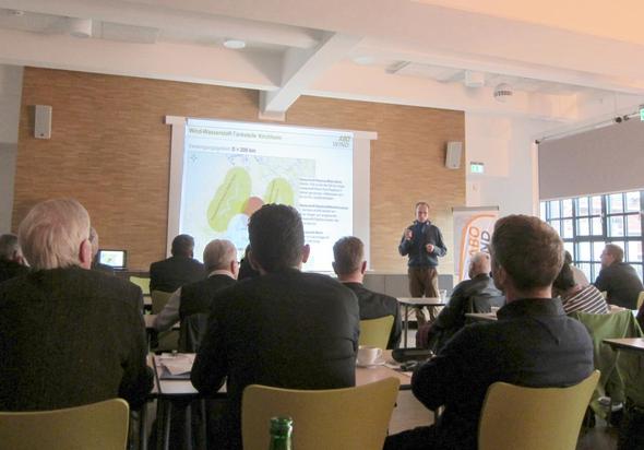    ABO Wind-Projektleiter Jörg Wirtz stellte CO2-freie Mobilitätsoptionen am Beispiel von Logistikzentren und Busdepots vor (Bild: ABO Wind)