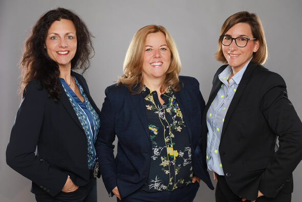 Das Präsidium von Women of Wind Energy e.V.: von links, Elke Hanel, Maire-Louise Bornemann, Simone Thomas (Bild: WoWED)