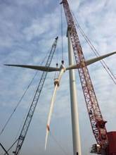Mit den neuen Rotorblattklemmen kann die Deutsche Windtechnik den Rotorstern beim Großkomponentenwechsel noch einfacher und sicherer (de)montieren (Bild: Eltronic Wind Solutions)