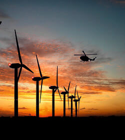 Die Lichter der Windkraftanlagen blinken dank Radartechnik nur noch, wenn sich ein Luftfahrzeug nähert (Bild: Dark Sky GmbH)