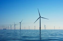 Die IECRE-OD-502 eignet sich vor allem für die Zertifizierung von Offshore-Windenergieanlagen (Bild: Unsplash/Nicholas Doherty)