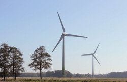 Bild einer älteren Windenergieanlagen nahe Stade (Bild: NATURSTROM AG) 
