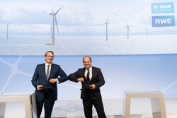 Die CEOs von RWE und BASF, Dr. Markus Krebber und Dr. Martin Brudermüller (Bild: BASF)