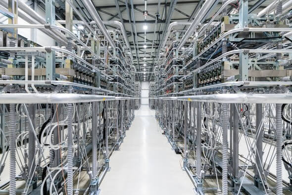 Interior view of HVDC converter hall (Image: Siemens Energy)