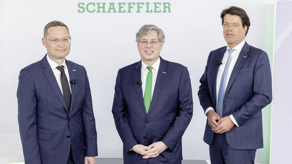From left to right: Claus Bauer, CFO, Georg F. W. Schaeffler, Family Shareholder and Chairman of the Supervisory Board, and Klaus Rosenfeld, CEO (Image: Schaeffler)