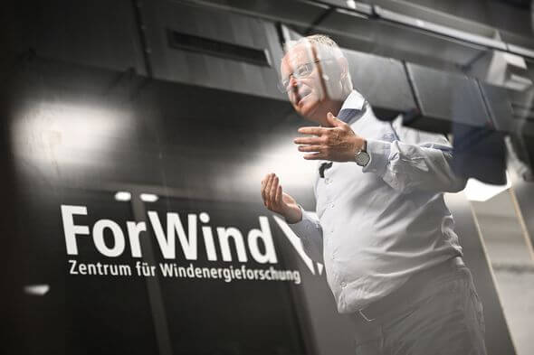 Die Universität Oldenburg setze bei der Windenergieforschung gemeinsam mit ihren niedersächsischen Verbundpartnern seit vielen Jahren Maßstäbe, sagte Ministerpräsident Stephan Weil anlässlich seines Besuchs bei ForWind (Bild: Universität Oldenburg/ Mohsse
