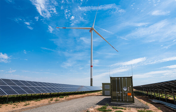Im rheinland-pfälzischen Wahlheim hat ABO Wind 2022 ein Hybridprojekt aus Solaranlage und Batteriespeicher errichtet und am gleichen Standort zudem einen Windpark (Bild: ABO Wind) 