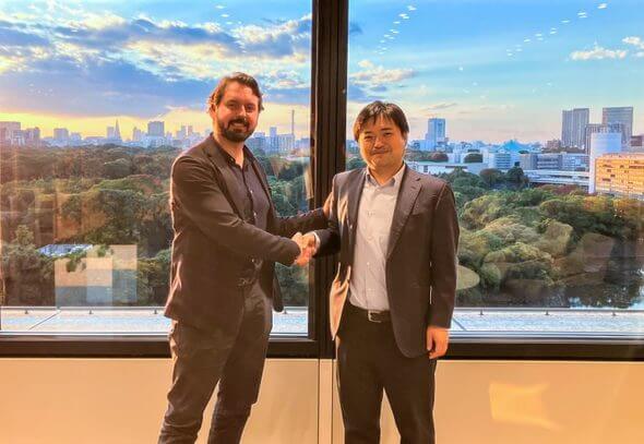 Pictured: Simon Miller, Chief Revenue Officer at Rovco, and Nobuyuki Takagi, Managing Director of HOM (Image: Rovco)