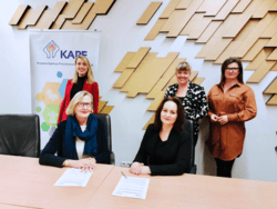  Foto: dena und KAPE unterzeichnen Kooperationsvereinbarung in Warschau (Bild: dena). 