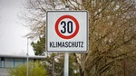 Deutsche Umwelthilfe weist erstmals nach: Energieverbrauch von E-Autos in der Stadt mit Tempo 30 deutlich niedriger als bei Tempo 50