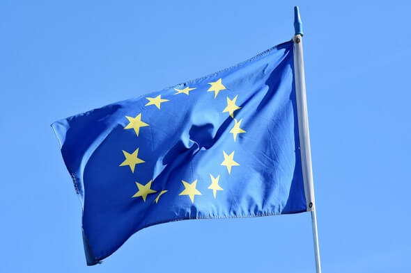 Die EU-Kommission hofft mit ihren Maßnahmen, die Industrie davon abzuhalten, ihre Produktionsstätten ins Ausland zu verlagern. (Bild: Pixabay)