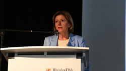  Ministerpräsidentin Malu Dreyer während ihrer Rede beim Energiegespräch der Landesregierung mit den Kommunen (Bild: Staatskanzlei RLP/Schäfer)