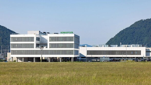 Schaeffler eröffnet ein neues Entwicklungszentrum in Kysuce, Slowakei. Bis 2025 sollen hier 500 Fachleute an der Entwicklung der Mobilität der Zukunft arbeiten (Bild: Schaeffler (Juraj Sedlak))