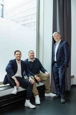 Geschäftsführer EEF Roman Bredlow, Niklas Hinz, Nigel Nyirenda - © EEF Erneuerbare Energien Fabrik GmbH