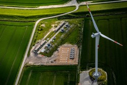 Bild: Eigenes Umspannwerk des Bürgerwindpark Reußenköge mit 300MW Leistung und 16MW Speicherkapazität © Dirkshof