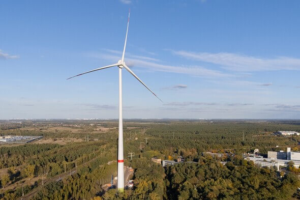 The newly erected Enercon E-138 turbine in Ludwigsfelde © Energiequelle GmbH